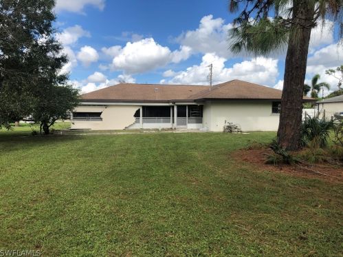 10040 Pennsylvania Ave, Bonita Springs, FL 34135-4668