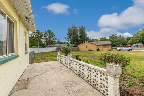 5995 59th Way, Saint Petersburg FL  33709-1833 exterior