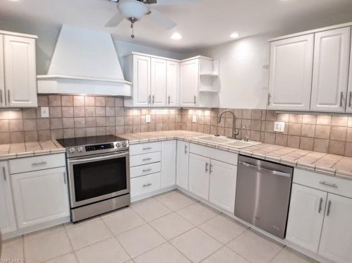 3155 66th St, Naples, FL 34105-7319