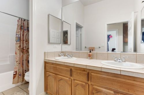 6608 Montagna Dr, Bakersfield CA  93306-7658 exterior