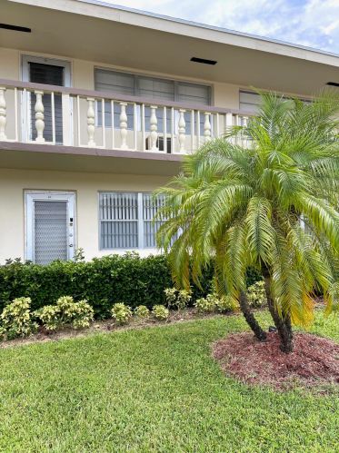 65 Kingswood D, West Palm Beach, FL 33417-2228
