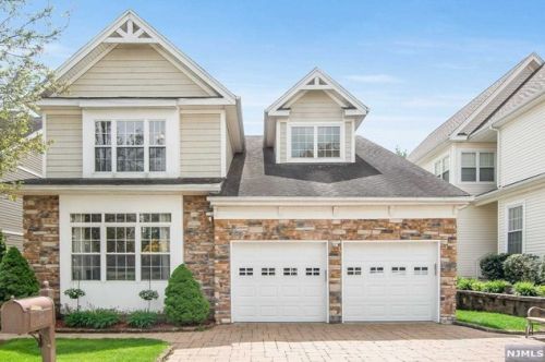 22 Boulder Run, Oakland, NJ 07436-2352