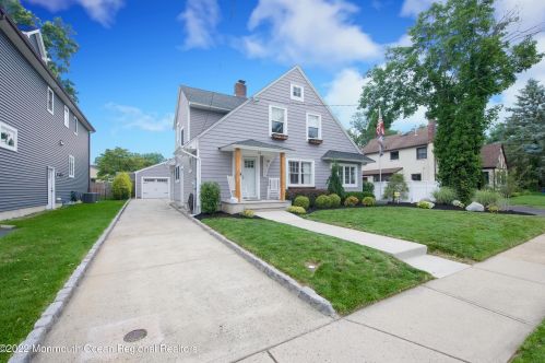10 Carpenter St, Tinton Falls, NJ 07701-5506
