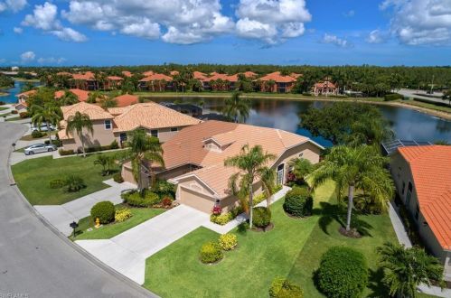 6525 Castlelawn Pl, Naples FL  34113-1613 exterior
