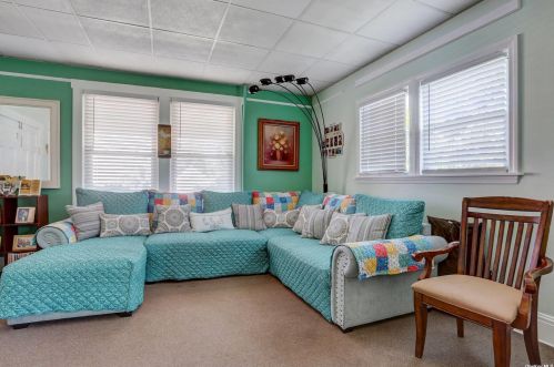 225 Fulton St, Westbury NY  11590-3028 exterior