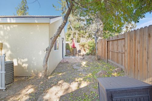 9317 Hoyleton Way, Elk Grove CA  95758-6522 exterior