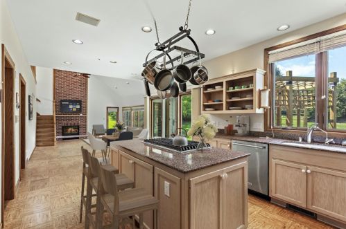 2921 Paget Ct, Thiensville WI  53092-2320 exterior