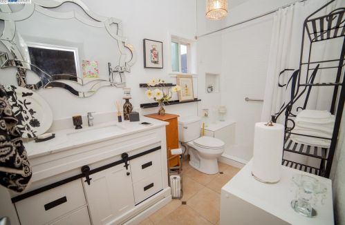 1610 14th St, Oakland CA  94607-1512 exterior