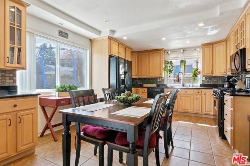 2216 Electra Ave, Simi Valley CA  93065-1720 exterior