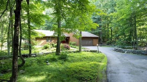 135 Bar Gate Trl, Deep River, CT 06419-1372