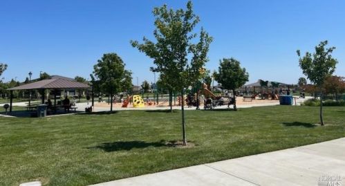 2312 Newcastle Dr, Vacaville CA  95687-8252 exterior