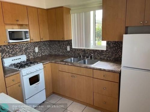 105 2nd Ave, Dania Beach FL  33004-4808 exterior
