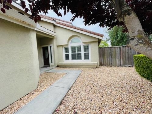 300 Quebrada Del Mar Rd, Marina, CA 93933-4310
