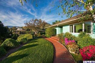 800 Avonoak Ter, Glendale, CA 91206-2601