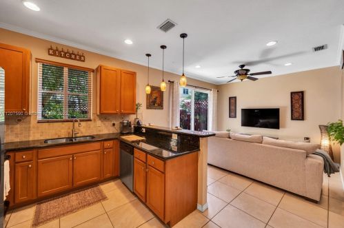 9027 18 St, Hollywood FL 33028-2501 exterior