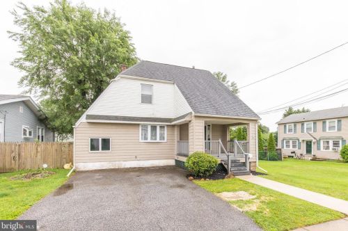 1428 Grant Ave, Woodlyn, PA 19094-1614