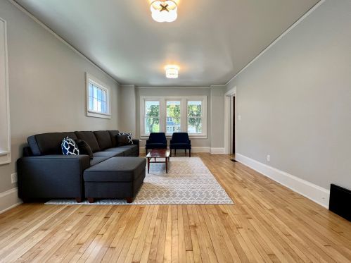 4532 Newhall St, Milwaukee WI 53211-1527 exterior