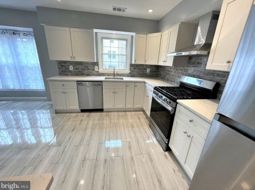 7721 Shootingstar Dr, Springfield VA  22152-3103 exterior