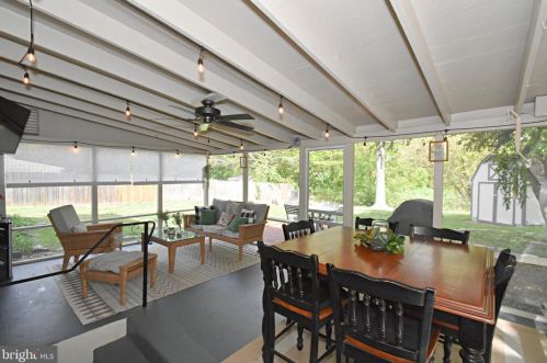 17 Glenview Dr, Riverton NJ  08077-2135 exterior