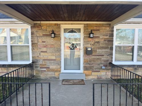 190 Woodhall Dr, Pittsburgh, PA 15236-2925