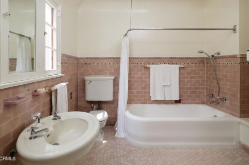 1765 Homewood Dr, Altadena CA  91001-2750 exterior