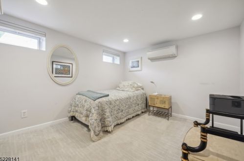 26 Richland Dr, Springfield NJ  07081-2509 exterior