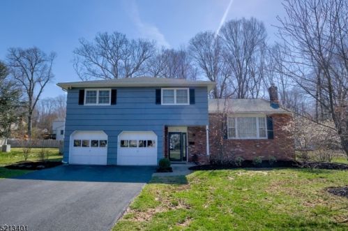 23 Bromleigh Way, Greystone Park NJ  07950-1624 exterior