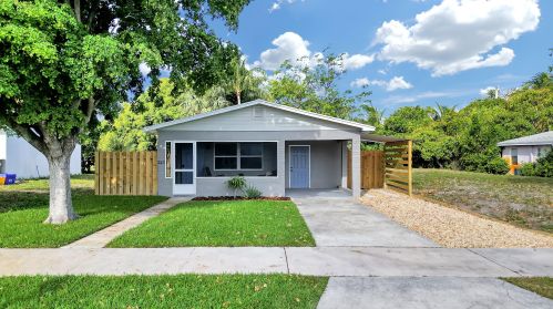 240 9th Ave, Delray Beach, FL 33444-2756