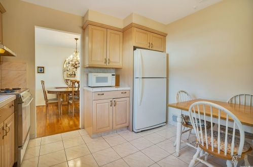 5 Enfield Ln, San Remo NY  11754-4028 exterior
