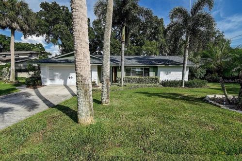 912 Bayshore Dr, Tarpon Springs, FL 34689-2411