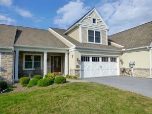 1009 English Dr, Lebanon, PA 17042-9267