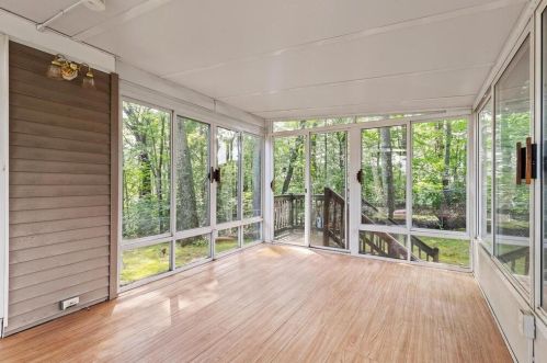 1 Nolet Ave, Salem NH  03079-1756 exterior