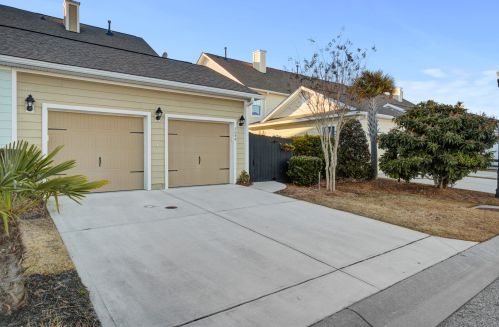 2096 Promenade Ct, Mount Pleasant SC  29466-7231 exterior