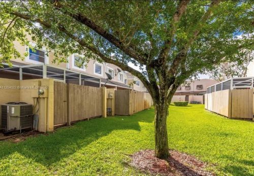 1350 123rd Ave, Hollywood FL 33026-4300 exterior