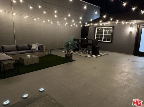 5520 Cahuenga Blvd, North Hollywood CA  91602-2376 exterior