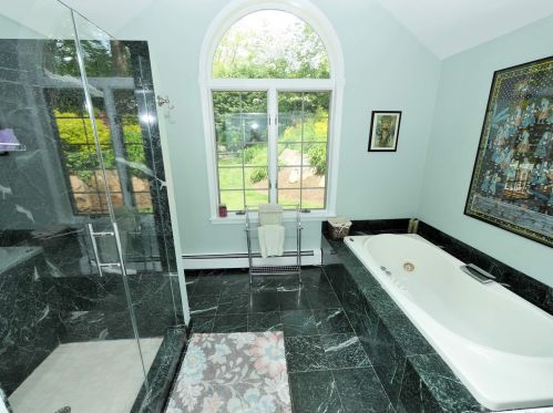 28 Little Harbor Rd, Mount Sinai NY  11766-1208 exterior