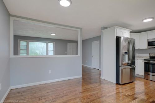 121 Fir Ave, Tiverton RI  02878-1640 exterior
