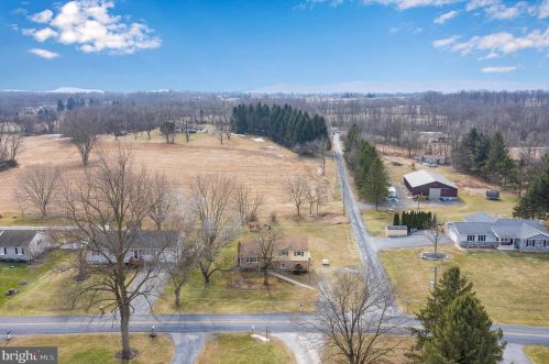 1349 Kiner Blvd, Carlisle, PA 17015-9733