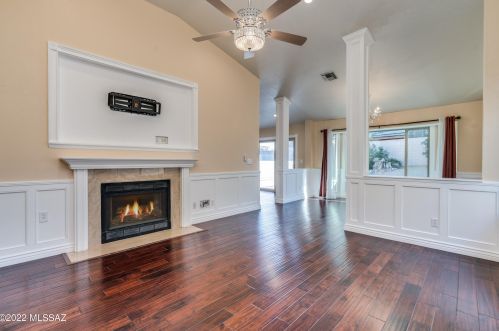 8924 Ferber Ct, Tucson, AZ 85742-4452