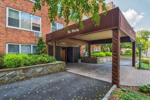 10 Old Mamaroneck Rd, White Plains NY  10605-1747 exterior