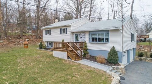 14 Bayberry Hill Rd, Mahopac, NY 10541-4400