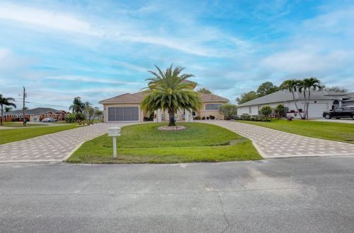 160 Saratoga Ave, Fort Pierce FL  34953-5974 exterior