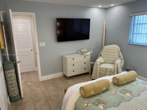 1550 12th Ct, Hollywood FL  33019-3264 exterior