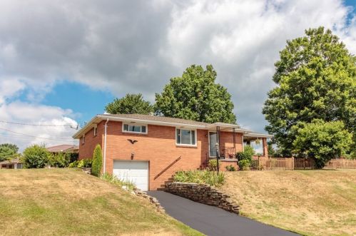 1520 Larkspur Dr, Finleyville, PA 15332-1550