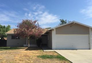 520 Kanai Ave, Porterville CA  93257-2144 exterior