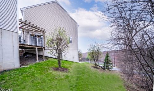 40 Brock Ln, Hackettstown NJ  07840-5677 exterior