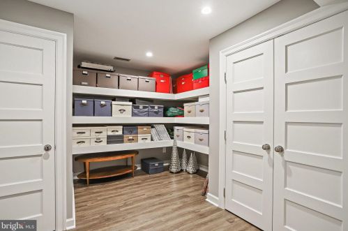 810 Hickory Vale Ln, Great Falls VA  22066-2810 exterior