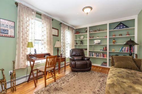 8 Canter Ct, Nashua NH  03063-2929 exterior