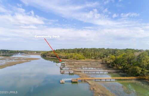 14 Partridge Cir, Beaufort SC  29907-1234 exterior