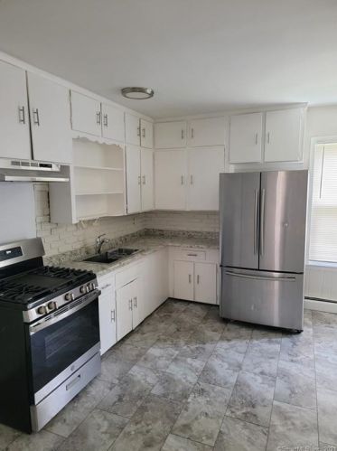 206 Alder St, Waterbury, CT 06708-3533